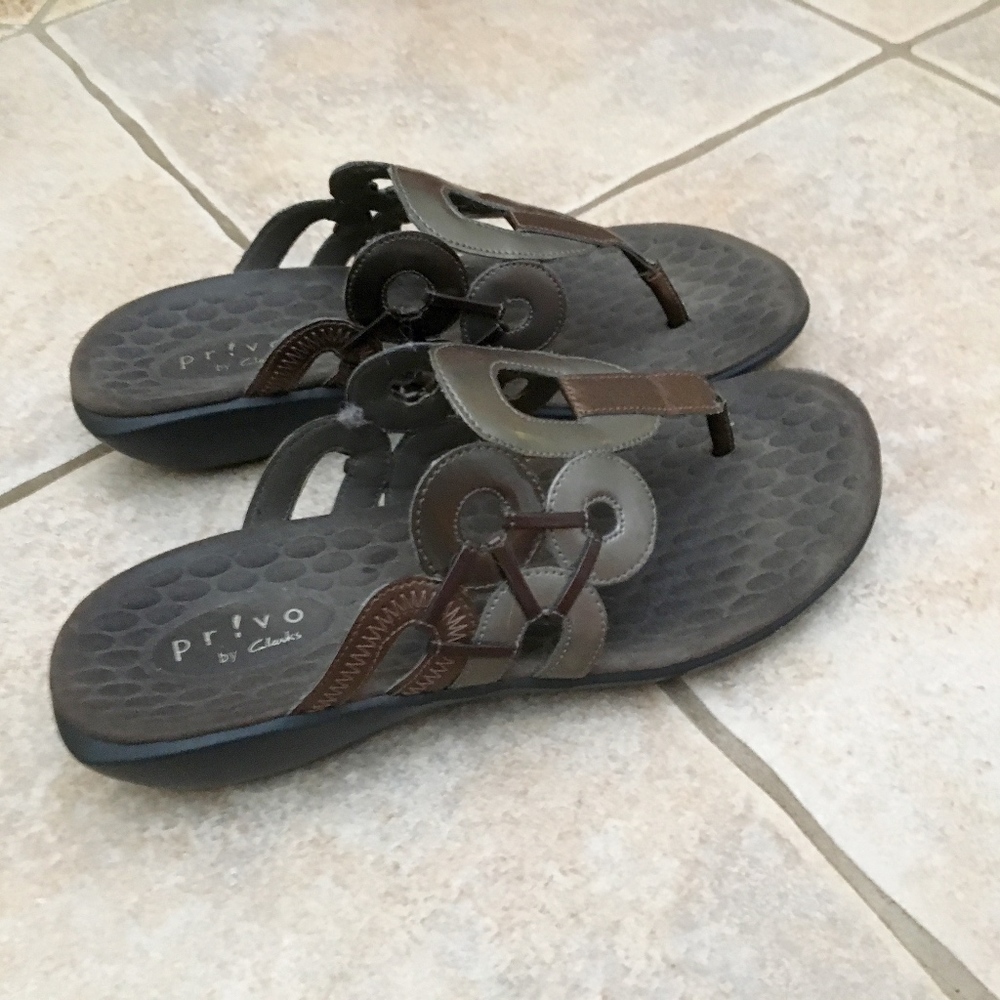 Privo slip on thong. Taupe multi-color.